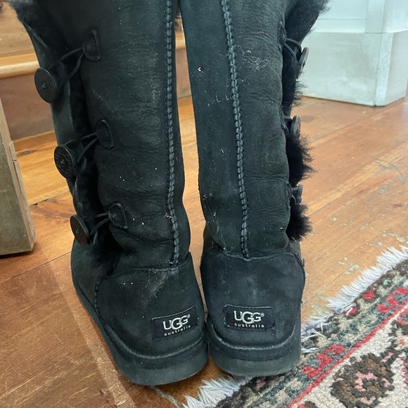 Tall black ugg Bailey button boots - Picture 2 of 6